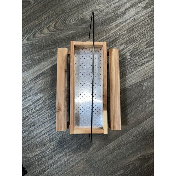 Wood/cedar picnic Table Hanging bird feeder - Picture 4 of 8